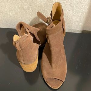 Sole Society tan open toed booties
